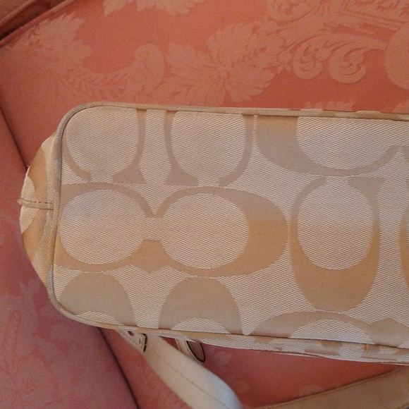 VGUC. Coach signature C canvas shoulder bag. - Picture 13 of 16